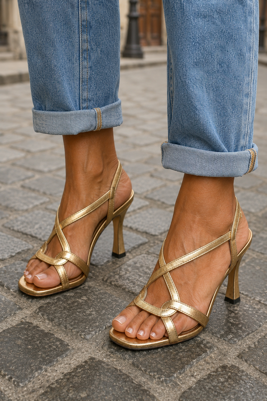 Sandalias Doradas Elisabeth | Tiras Finas y Tacón Elegante