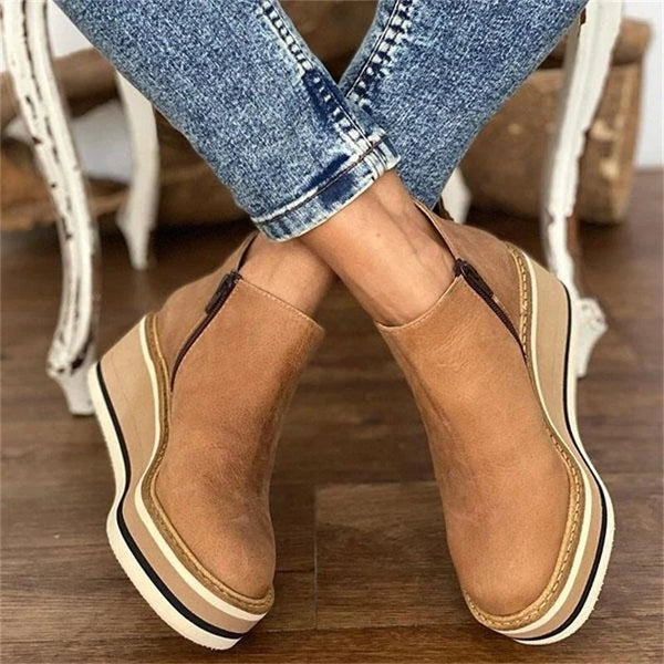 Botines de Cuña Claire | Efecto Ante con Cremallera
