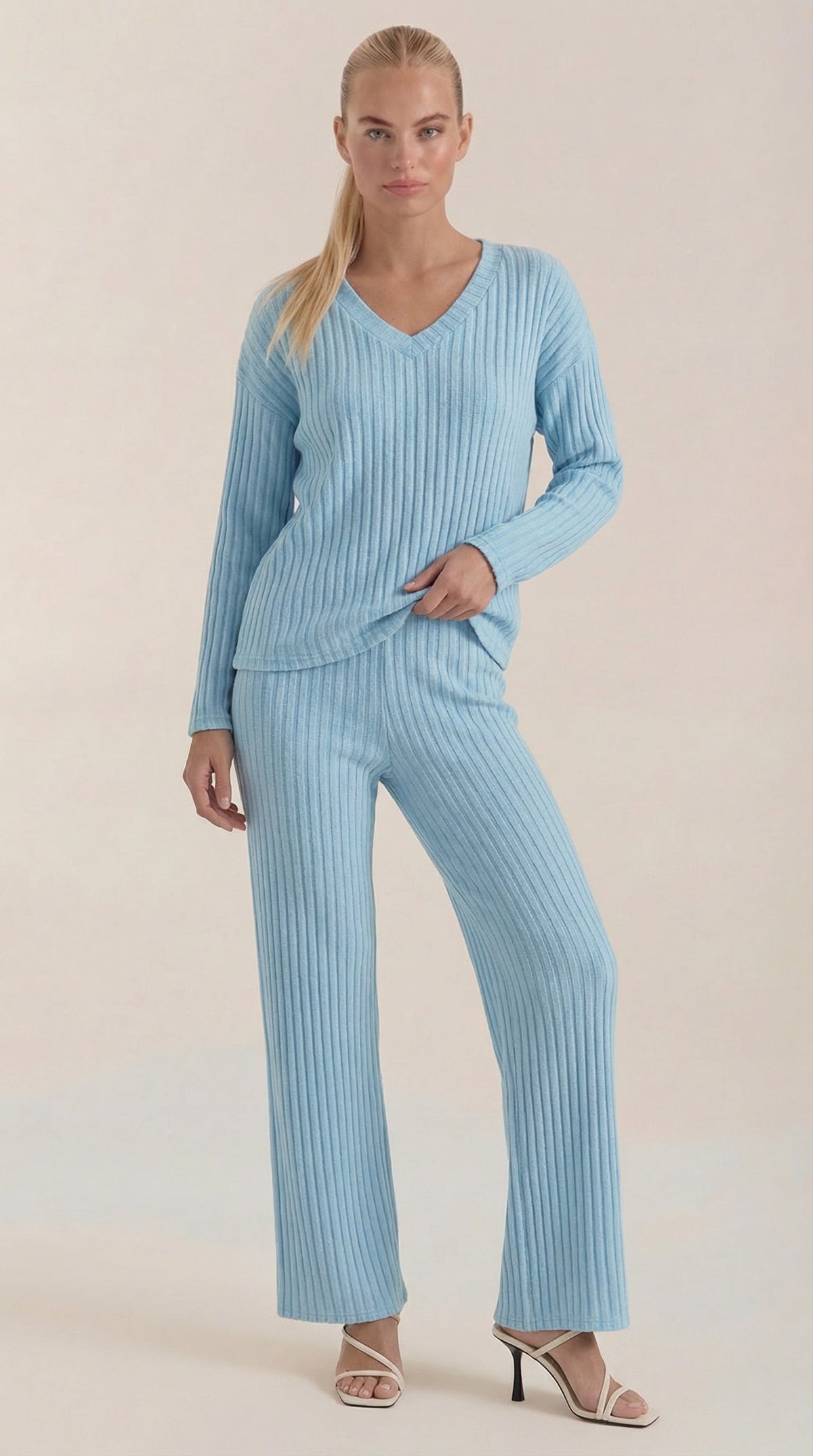 Conjunto de Punto Canalé Matilda | Escote en V y Pantalón Ancho