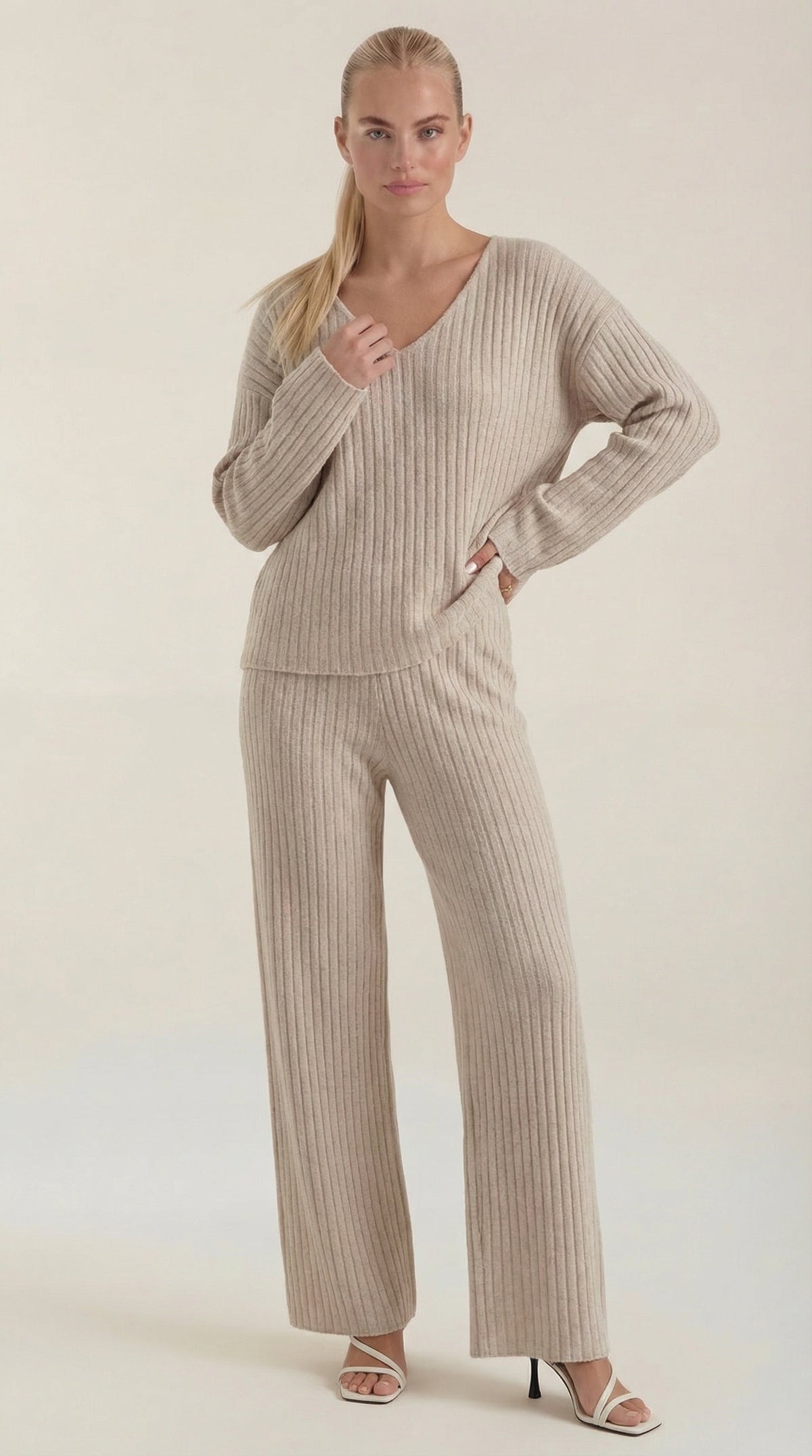 Conjunto de Punto Canalé Matilda | Escote en V y Pantalón Ancho