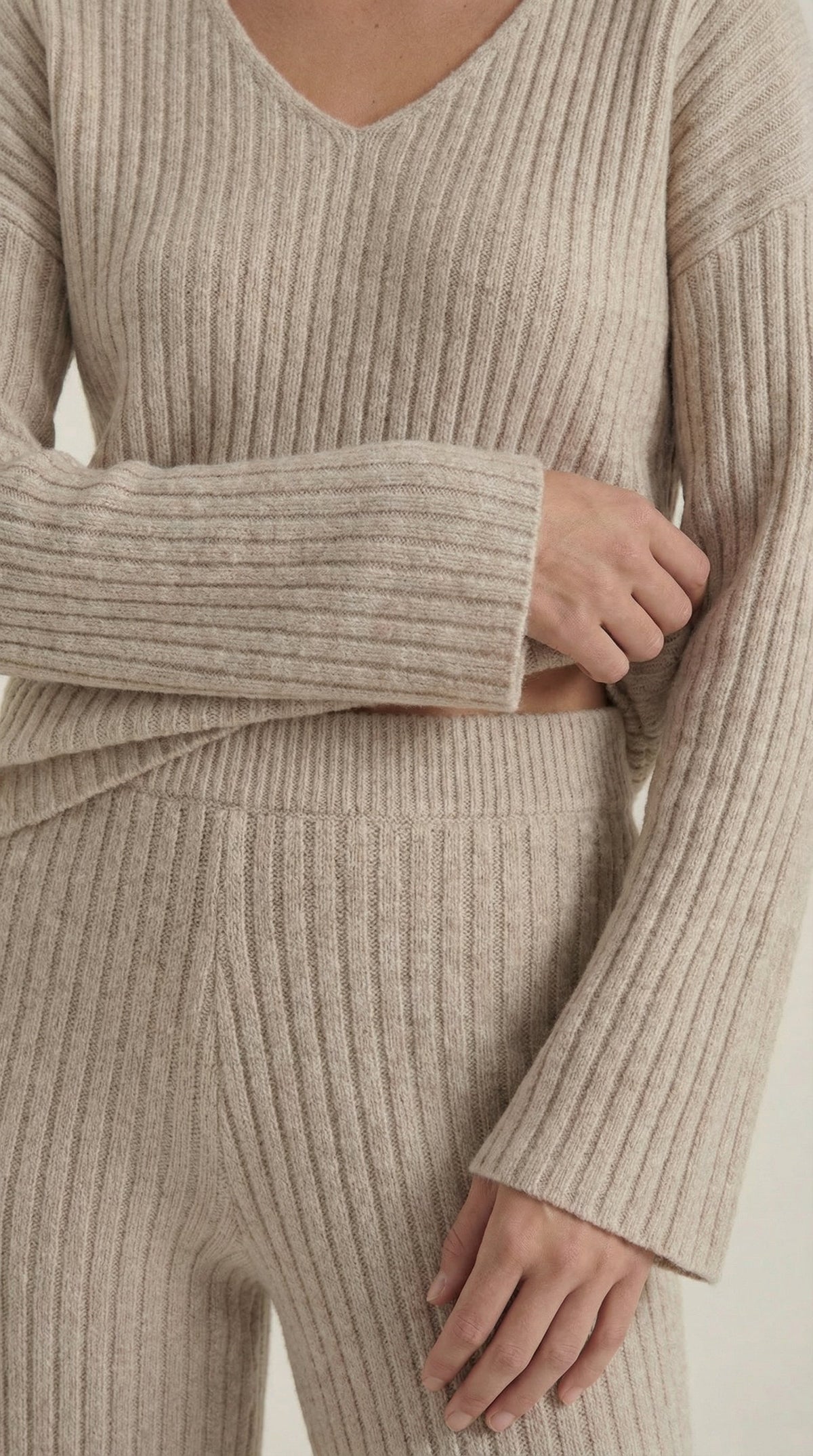 Conjunto de Punto Canalé Matilda | Escote en V y Pantalón Ancho