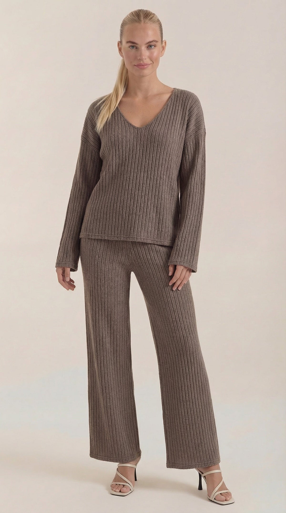 Conjunto de Punto Canalé Matilda | Escote en V y Pantalón Ancho