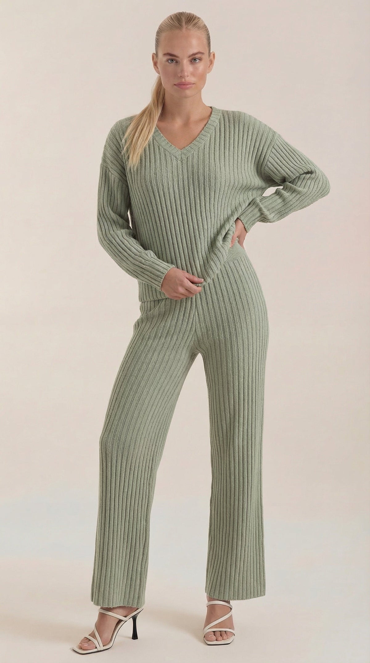 Conjunto de Punto Canalé Matilda | Escote en V y Pantalón Ancho
