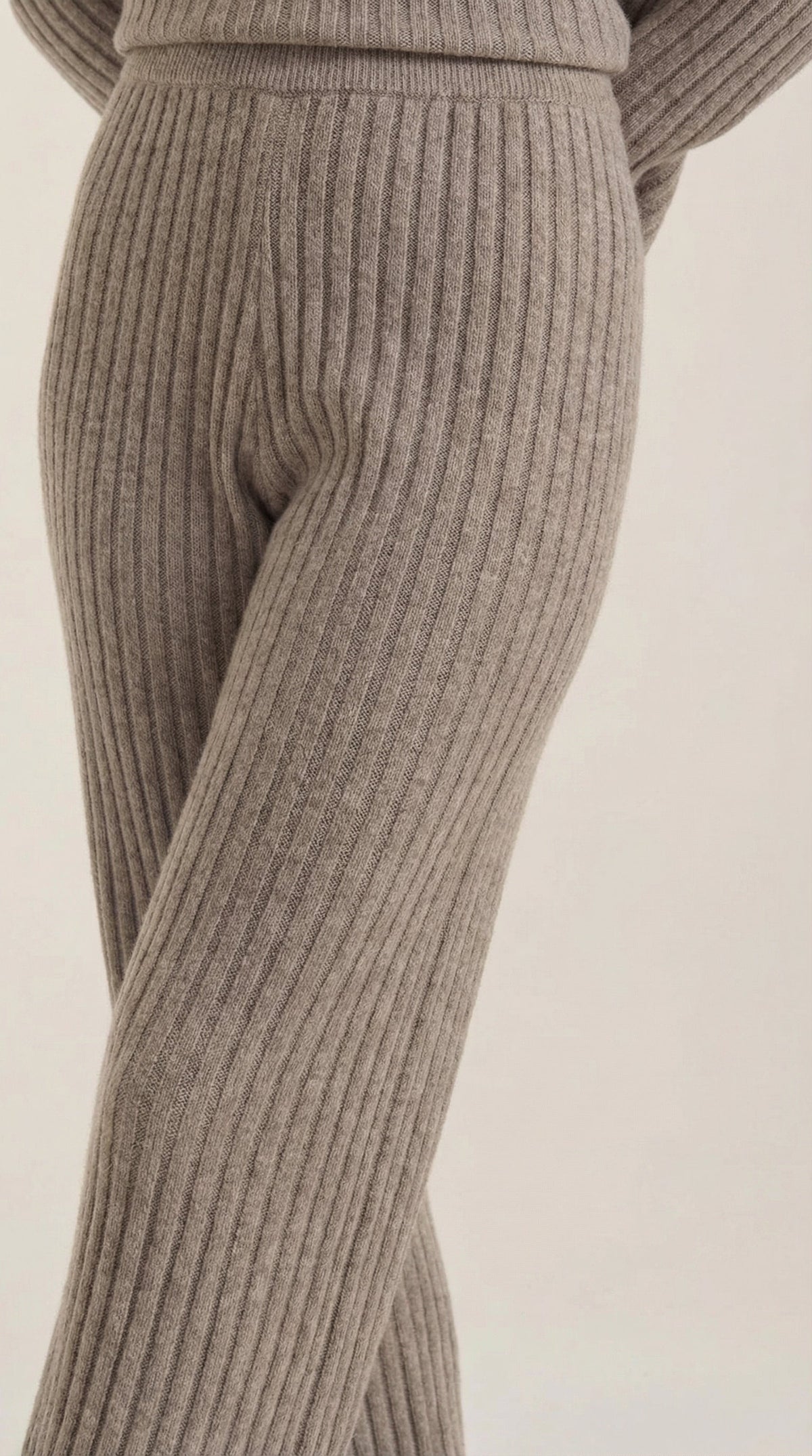 Conjunto de Punto Canalé Matilda | Escote en V y Pantalón Ancho