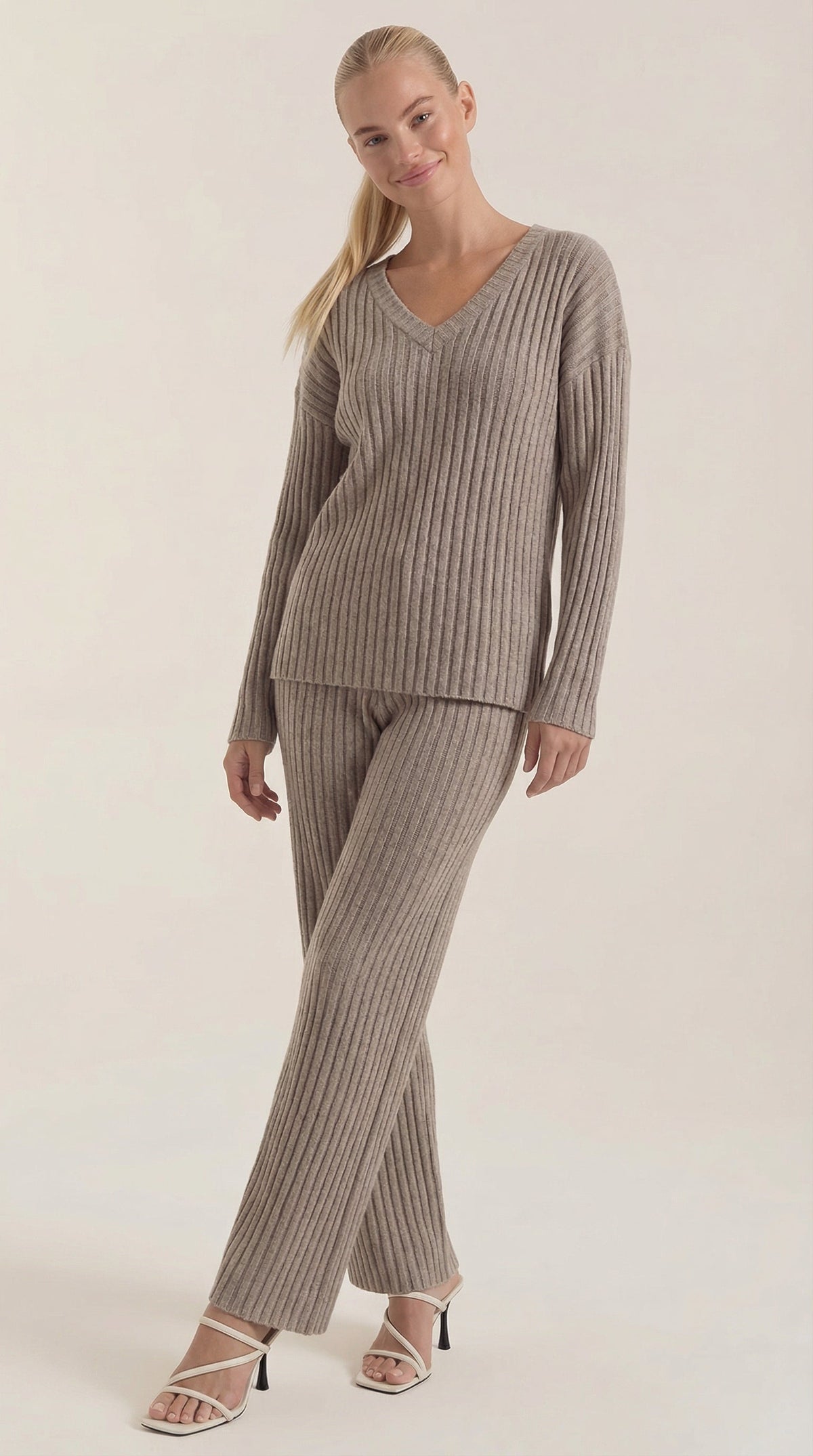 Conjunto de Punto Canalé Matilda | Escote en V y Pantalón Ancho