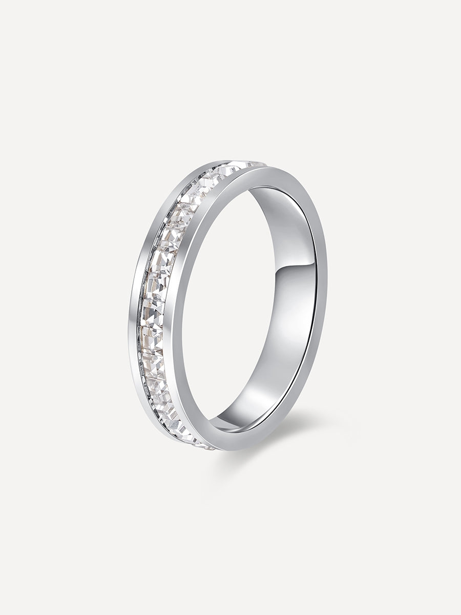 Anillo Fino con Circonitas | Brillo Delicado para Cada Día