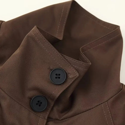 Gabardina Corta Cruzada con Cinturón | El Trench Que Lo Combina Todo