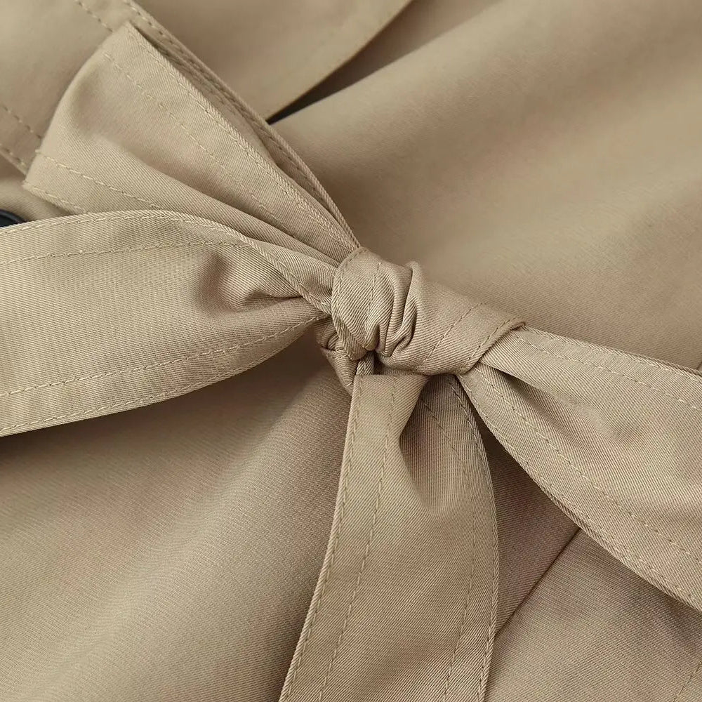 Gabardina Corta Cruzada con Cinturón | El Trench Que Lo Combina Todo