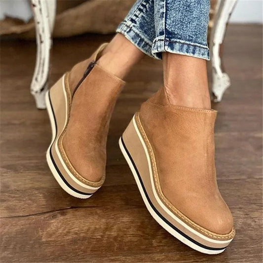 Botines de Cuña Claire | Efecto Ante con Cremallera