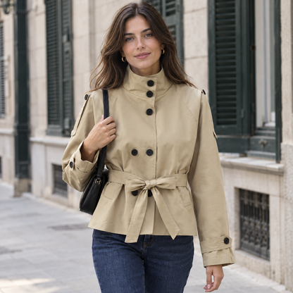 Gabardina Corta Cruzada con Cinturón | El Trench Que Lo Combina Todo