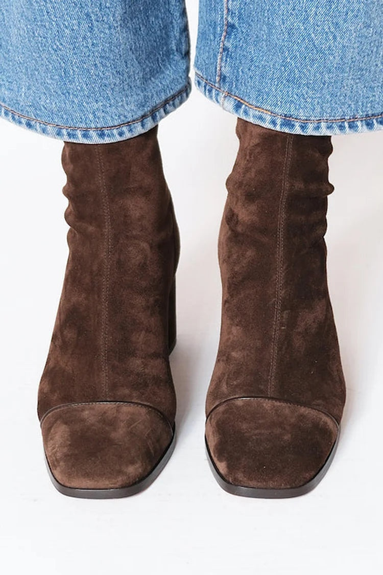 Botines de Ante Julia | Tacón Ancho y Punta Cuadrada