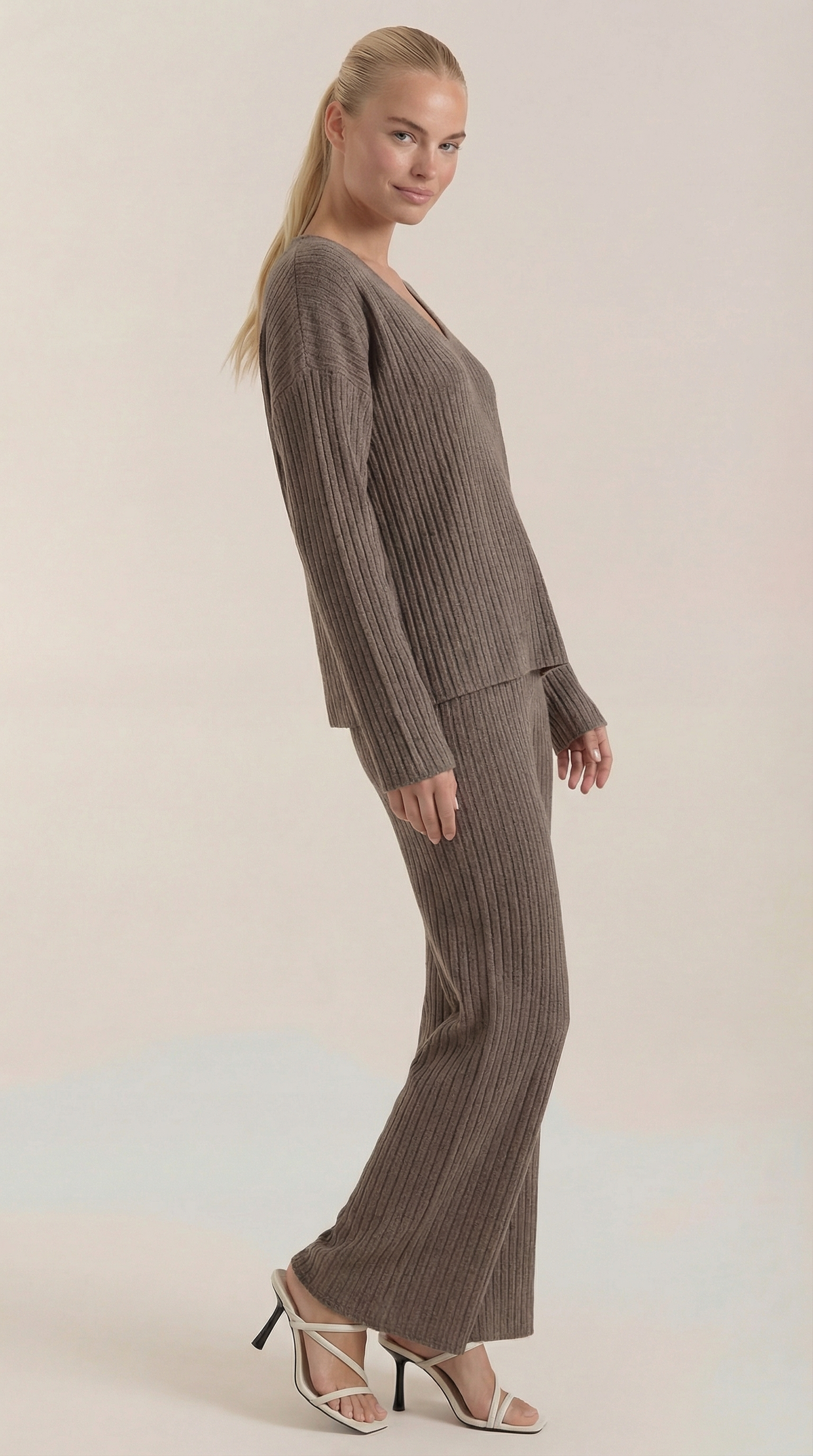 Conjunto de Punto Canalé Matilda | Escote en V y Pantalón Ancho