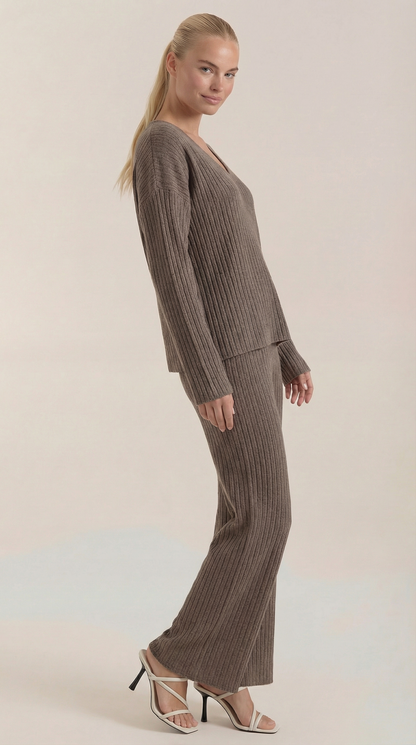 Conjunto de Punto Canalé Matilda | Escote en V y Pantalón Ancho