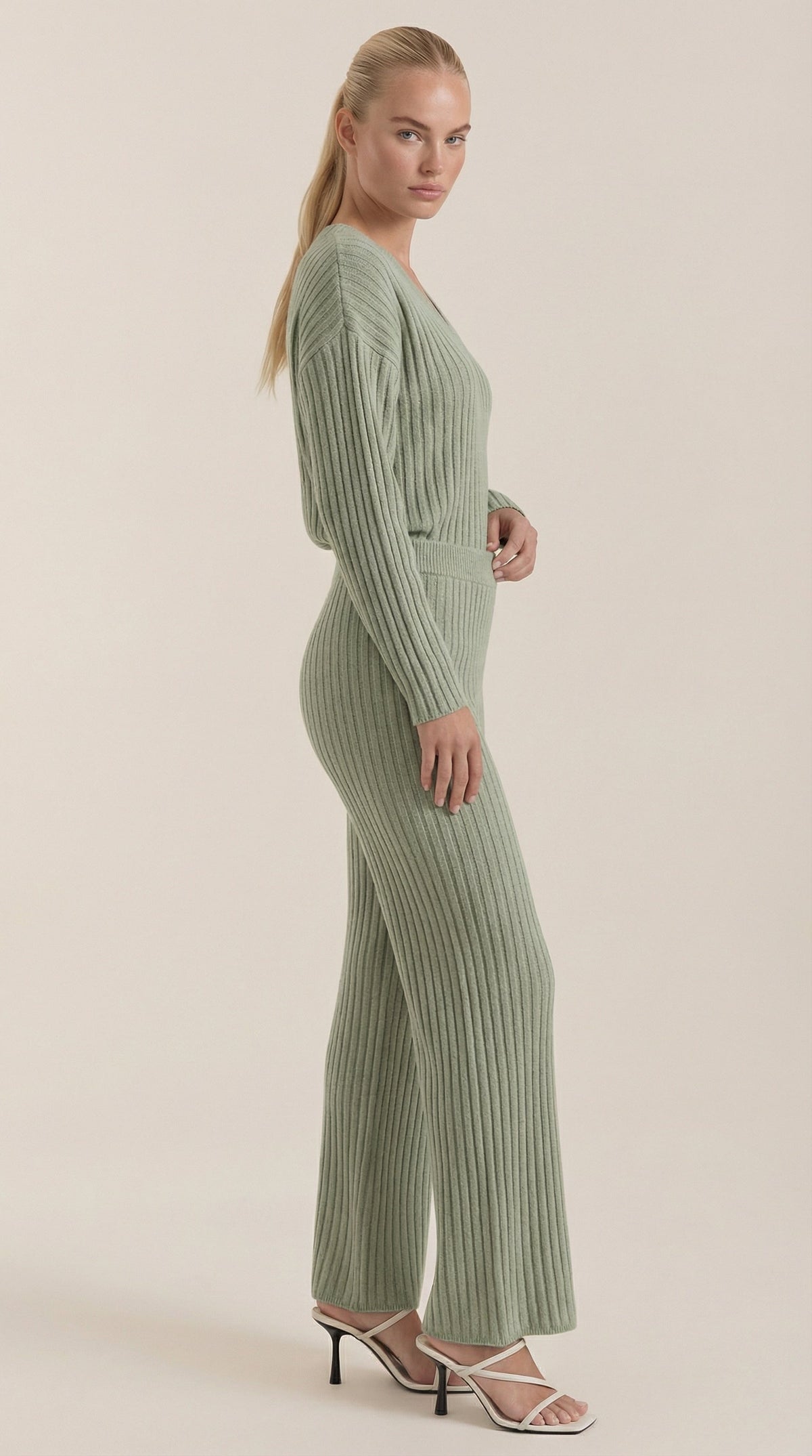 Conjunto de Punto Canalé Matilda | Escote en V y Pantalón Ancho