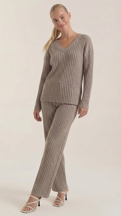 Conjunto de Punto Canalé Matilda | Escote en V y Pantalón Ancho