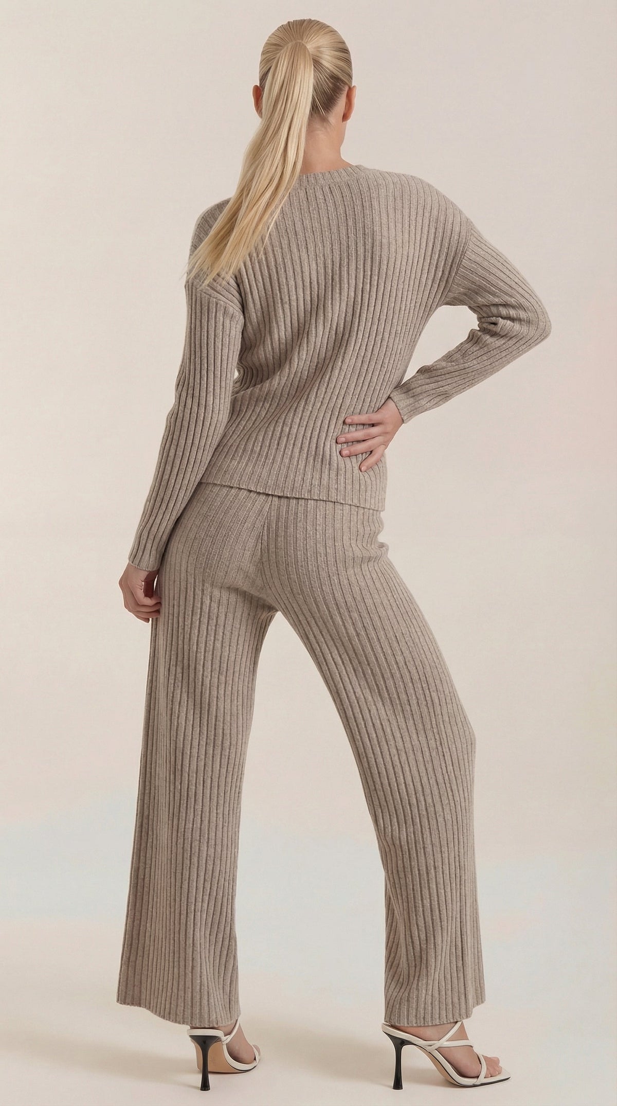 Conjunto de Punto Canalé Matilda | Escote en V y Pantalón Ancho