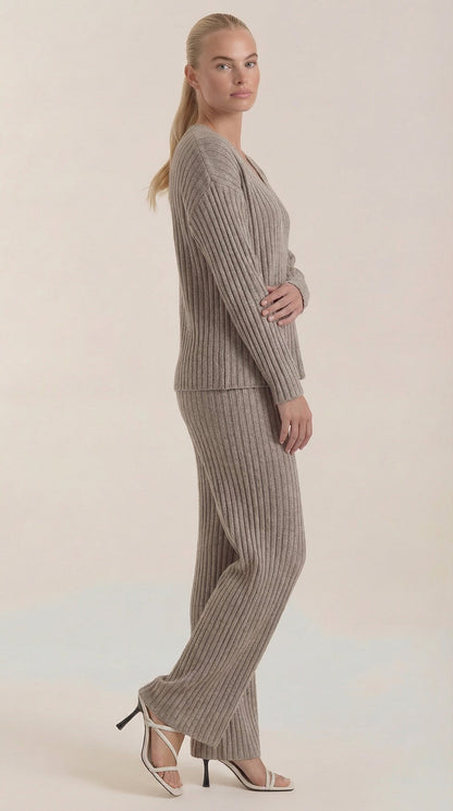Conjunto de Punto Canalé Matilda | Escote en V y Pantalón Ancho